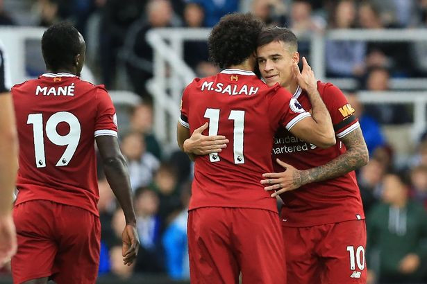 Barca tiếp tục "tấn công" giành Coutinho: Theo thông tin chuyển nhượng bóng đá từ tờ AS, ngay khi kỳ chuyển nhượng mùa đông mở cửa, Barca sẽ gửi lời đề nghị 110 triệu Euro hỏi mua Coutinho. HLV Klopp quyết tâm giữ Coutinho suốt hè qua và đã thành công. Mặc dù vậy, bản thân ngôi sao người Brazil đã đưa ra đề nghị chuyển nhượng và muốn đầu quân cho đội bóng xứ Catalan. ẢNh: AS