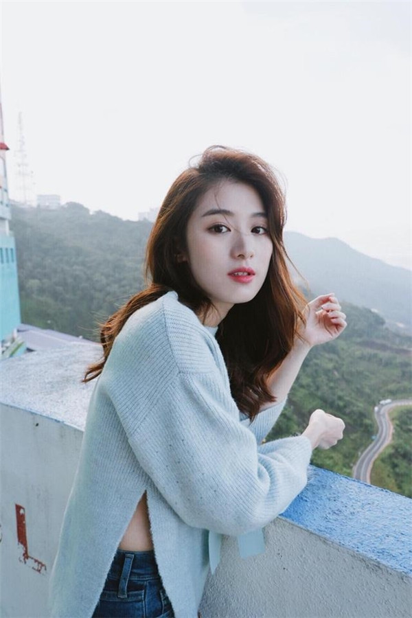 Bản sao hot girl Sa Lim người Malaysia có tên Sow Khai Syuan hay còn được mọi người biến đến với cái tên Kendra Sow. Cô nàng sinh năm 1993 này, hiện đang theo học tại trường Cao đẳng Segi (Kuala Lumpur).