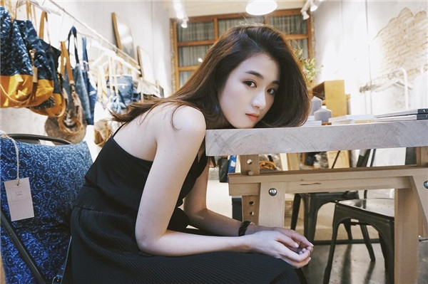 Cùng ngắm nhìn vẻ đẹp của bản sao hot girl Sa Lim người Malaysia đang làm mưa, làm gió trong cộng đồng mạng Việt những ngày qua.
