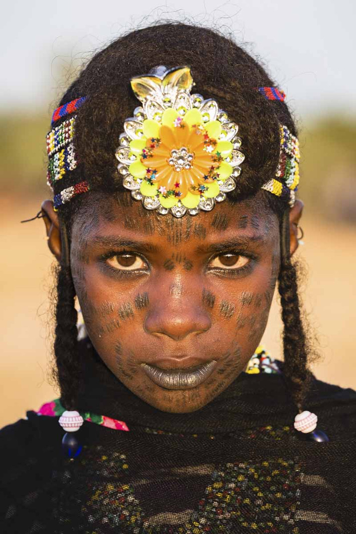 Người Wodaabe cho phép các cô gái trẻ trong bộ tộc chọn chồng trước tiên và thậm chí một phụ nữ đã kết hôn Wodaabe vẫn có quyền lấy thêm chồng.