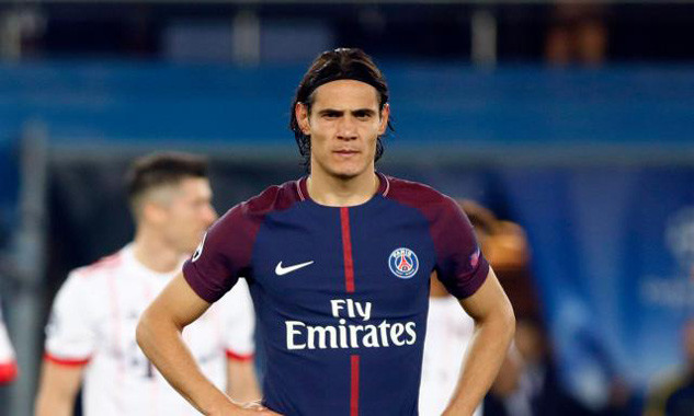 Biến Cavani thành vật tế thần, PSG bốc luôn Alexis Sanchez: Gã nhà giàu PSG hy vọng sẽ có được sự phục vụ của Alexis Sanchez hè tới dưới dạng chuyển nhượng tự do, rồi sau đó bán đứt Cavani cho đội bóng khác. Chân sút người Chile sẽ hết hạn hợp đồng với Arsenal vào hè năm sau nên sẽ được tự do đàm phán với các CLB ngoài nước Anh từ tháng 1/2018. ẢNh: Goal