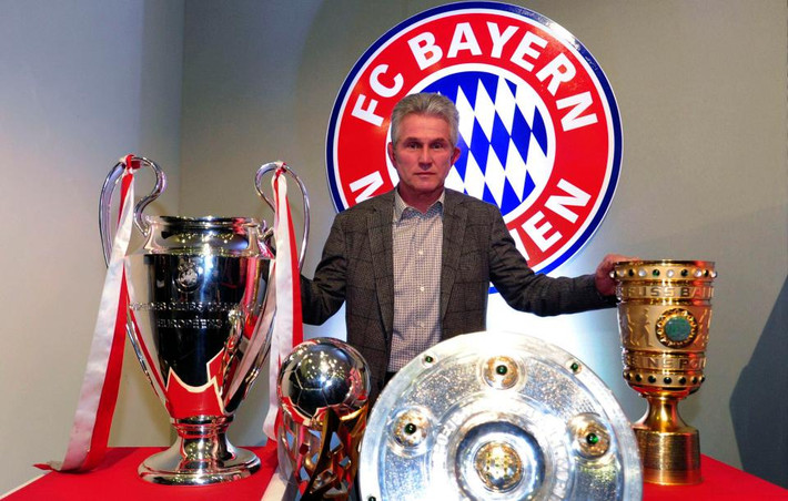 Bayern bổ nhiệm Heynckes thay Ancelotti. Bayern Munich chuẩn bị thông báo về việc bổ nhiệm Jupp Heynckes làm HLV trưởng của mình. Theo tờ Bild, sau khi nghỉ hưu, chiến lược gia 72 tuổi này sẽ trở lại CLB mà ông từng chia tay vào năm 2013 để thay thế cho Carlo Ancelotti. Nguồn tin cho biết, Heynckes đã bị thuyết phục về việc tiếp quản từ Willy Sagnol cho đến cuối mùa giải. Ảnh: Goal