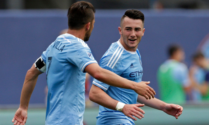 M.U tranh sao trẻ với Man City: M.U đang quan tâm đến việc giành tiền vệ Jack Harrison của New York City. Cầu thủ 20 tuổi này từng là một trong những học viên nổi tiếng của M.U cùng với Marcus Rashford. Tuy nhiên, anh đã ra đi vào lúc 14 tuổi khi không nhìn thấy tương lai tại Old Trafford.