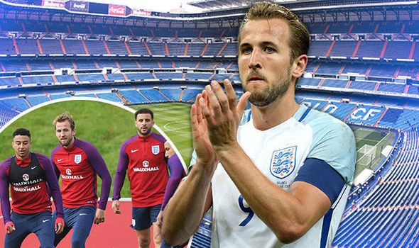 Harry Kane bóng gió chuyển sang Real trong tương lai: Dù vẫn cảm thấy hạnh phúc ở Tottenham, nhưng lần đầu tiên Harry Kane thừa nhận, anh có thể gia nhập đội bóng Hoàng gia Real Madrid ở thì tương lai. Giao kèo hiện tại giữa Kane và Spurs còn thời hạn đến năm 2022. Trong bối cảnh cả Benzema và Ronaldo đang sắp bước sang bên kia sườn dốc sự nghiệp, Real Madrid sẵn sàng chi 177 triệu bảng để đón Harry Kane về Bernabeu.