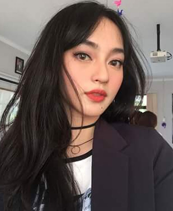 Nỗ lực tham gia hoạt động nghệ thuật tên tuổi của Indah đang lên như diều gặp gió.