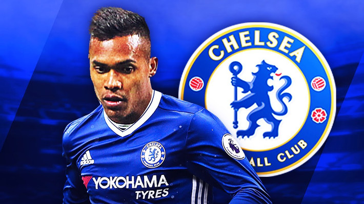 Chelsea chưa từ bỏ sao Juve: Theo thông tin chuyển nhượng bóng đá mới nhất từ tờ London Evening Standard, Chelsea chưa từ bỏ việc theo đuổi Alex Sandro. Thậm chí The Blues đang chờ đợi hậu vệ này gửi yêu cầu chuyển nhượng lên BLĐ Juventus. Ảnh: London Evening Standard