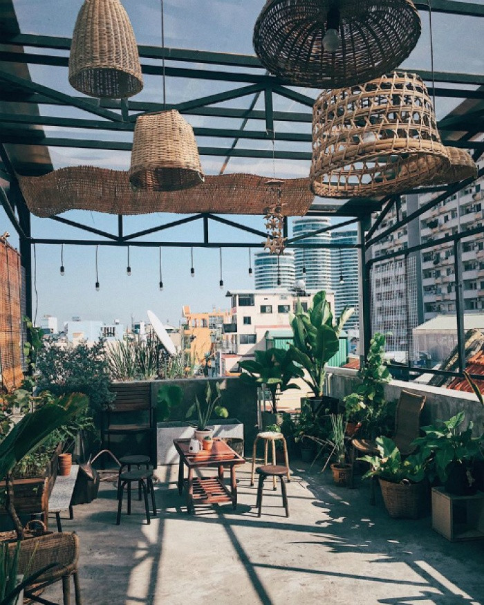 Với những cái chén, mâm cơm, cái mẹt tre, chiếc nón, những vị khách tới homestay OTRO sẽ được kể cho nghe câu chuyện về một Việt Nam quen thuộc bằng một cách rất khác.