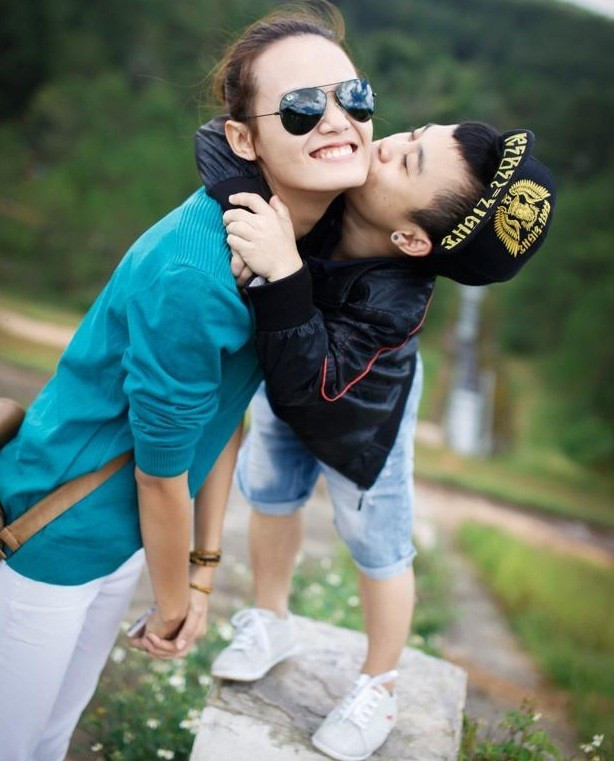 Ai bảo chân dài mới đi với đại gia? Chân dài ngày nay vẫn có quyền lựa chọn những chàng trai thấp hơn mình rất nhiều.