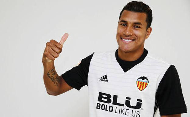 Valencia có thêm Murillo: Ngay sau khi đón Gabriel Paulista từ Arsenal, Valencia đã có thêm 1 trung vệ mới là Jeison Murillo đến từ Inter Milan.