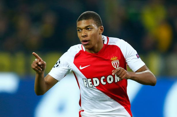 Monaco hét giá Mbappe: Theo Sky Sports, Monaco chỉ chấp nhận bán Kylian Mbappe cho PSG với giá 200 triệu euro. Trước đó, PSG đã đưa ra đề nghị 155 triệu euro cùng phụ phí nhưng bị Monaco từ chối. Ảnh: Sky Sport