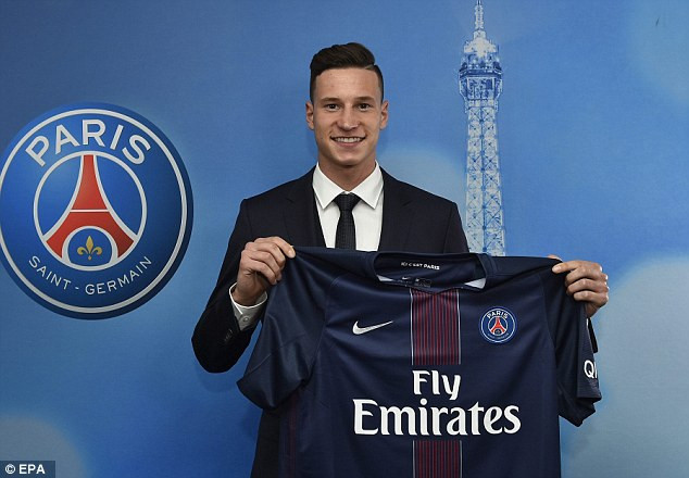 PSG không bán Draxler: Người đại diện của Julian Draxler, Roger Wittmann đã lên tiếng bác bỏ tin đồn PSG muốn bán tống bán thao ngôi sao người Đức ở mùa hè này. Ảnh: EPA
