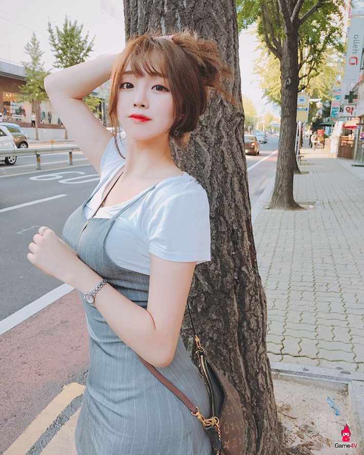 Hình ảnh của nữ streamer nóng bỏng đang gây sốt xình xịch khiến anh em khó có thể cầm lòng.