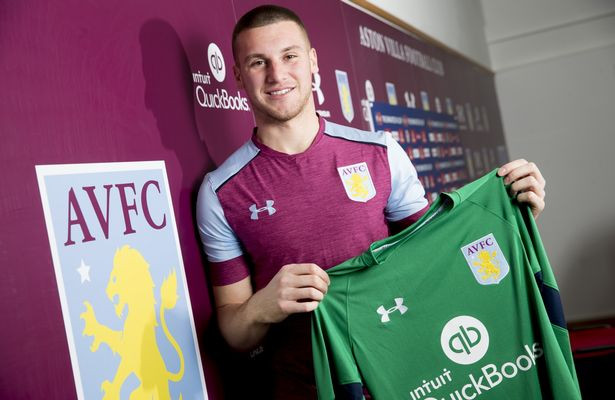 Sam Johnstone tiếp tục "du học" Aston Villa: MU không đồng ý bán đứt thủ môn Johnstone mặc dù Aston Villa nhiều lần đặt vấn đề. HLV Mourinho chỉ muốn tài năng trẻ này tiếp tục đi tu nghiệp để chờ ngày tiếp quản khung thành MU. Mùa giải vừa qua, Johnstone có 22 trận bắt chính cho Aston Villa và giữ sạch lưới 8 trận. Tới đây, thủ môn trẻ này sẽ được kết hợp cùng cựu thủ quân ĐT Anh, John Terry. Ảnh: Mirror
