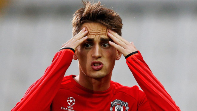 Januzaj bị loại khỏi danh sách du đấu của MU: HLV Mourinho đã công bố danh sách 27 cầu thủ MU sẽ tham gia chuyến du đấu mùa Hè tại Mỹ. Hầu hết các ngôi sao trong đội hình đều có mặt. Tuy nhiên Januzaj đã không có tên trong danh sách này, dù vẫn là người của MU. Ngoài cầu thủ người Bỉ, 6 cái tên khác cũng không được tham dự chuyến du đấu trên bao gồm James Wilson, Romelu Lukaku, Sam Johnstone, Joe Riley, Cameron Borthwick-Jackson và Angel Gomes. Ảnh; Manchester Evening News