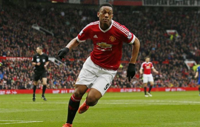 Roma ra giá “khủng” cho Martial: Theo thông tin chuyển nhượng bóng đá từ tờ Daily Mirror, AS Roma đã gửi tới MU lời đề nghị chuyển nhượng cho Athony Martial. Đặc biệt, mức phí mà á quân Serie A đưa ra hòng thuyết phục “Quỷ đỏ” nhượng lại tiền đạo 21 tuổi vô cùng hấp dẫn: 30 triệu bảng chưa kể các khoản phát sinh, chỉ thấp hơn 6 triệu bảng so với số tiền mà MU bỏ ra chiêu mộ Martial từ Monaco hồi năm 2015. Ảnh: Manchester Evening News
