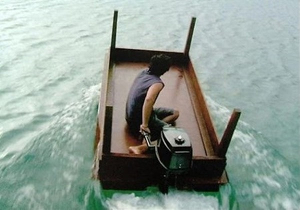 Cần gì một chiếc cano hoàn chỉnh trong khi bạn có một chiếc bàn đủ chắc.