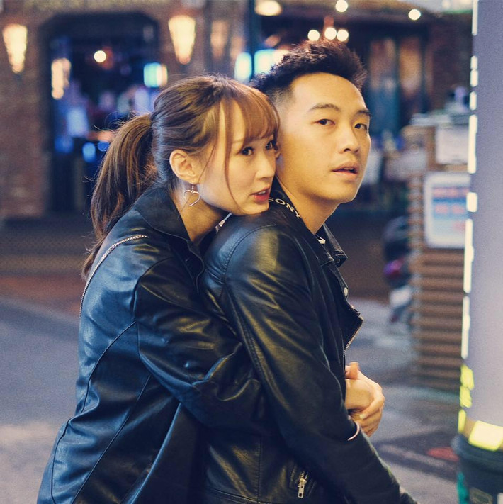 Phở Đặc Biệt là gương mặt quen thuộc trong giới trẻ nhờ sự duyên dáng, hài hước trong các video thuộc series Thích Ăn Phở. Sau nhiều tin đồn cặp kè với bạn diễn Ngọc Thảo, anh chàng vlogger này đã công khai hẹn hò với hot girl Sun Ht.