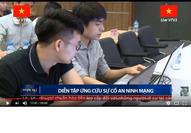 Chỉ xuất hiện ít giây trên sóng truyền hình trong bản tin thời sự 19h của Đài truyền hình Việt Nam (VTV) nhưng chàng IT này đã trở thành tâm điểm tìm kiếm của các dân mạng nhờ góc mặt nhìn nghiêng rất ấn tượng.