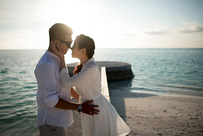 Chỉ hơn một tuần sau khi gây sốt bằng tiệc cưới tốn kém của mình. Cặp đôi Tuyết Mai và Quốc Bảo đã tiếp tục chia sẻ bộ ảnh cưới trị giá 200 triệu đồng của mình.