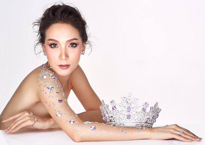 Vẻ đẹp không tỳ vết của Jiratchaya Sirimongkolnawin - tân Hoa hậu chuyển giới quốc tế.