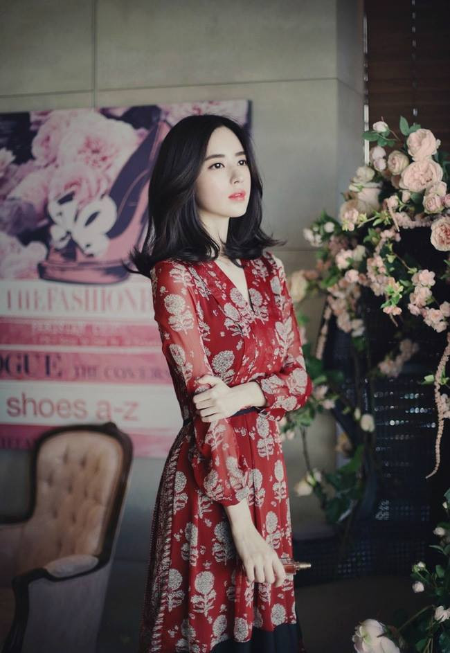 Vẻ tinh khôi, không vướng bụi trần của Yoon Seon Young khiến bao nhiều người phải xao xuyến và không tiếc lời khen ngợi.