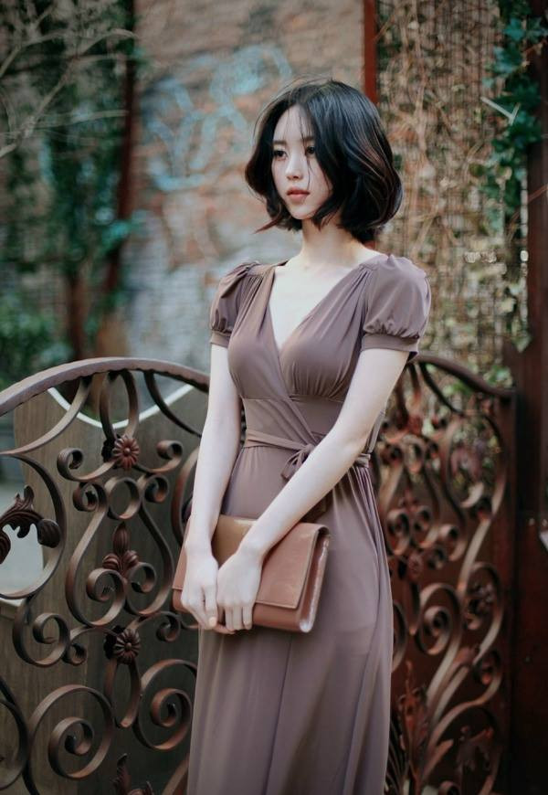 Nhắc đến những cô nàng có nhan sắc "thần tiên hạ phàm" thì Trung Quốc có Lưu Diệc Phi, Việt Nam có Đặng Thu Thảo và mới đây dân mạng Hàn Quốc cũng điền tên hot girl có tên Yoon Seon Young vào hình tượng này.