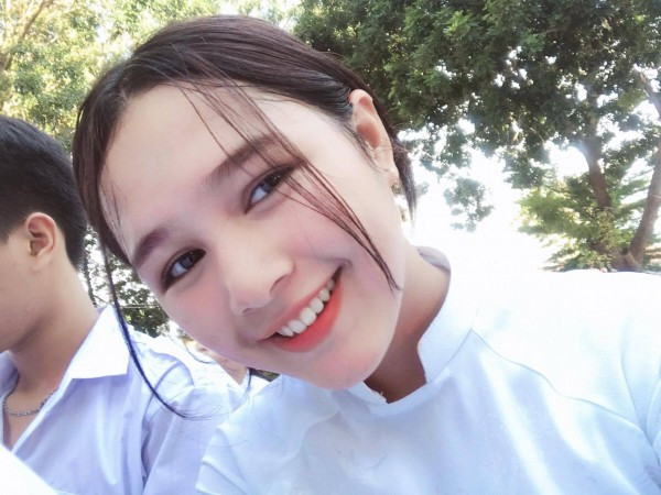 Thời gian qua trên mạng xã hội, rất nhiều những cô gái Việt Nam sở hữu vẻ đẹp "không tì vết" đã đánh lừa cộng đồng mạng khiến họ tưởng rằng đó là con lai và mới đây nhất là trường hợp của nữ sinh Sài thành có tên Thùy Trang.