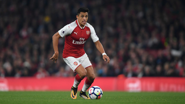 PSG trả lương khủng để qua mặt Man City giành Sanchez: Tờ El Mercurio của Chile khẳng định rằng PSG sẽ quyết giành Alexis Sanchez vào kỳ chuyển nhượng mùa Đông. Để đảm bảo cho khả năng này, đội bóng nhà giàu Ligue 1 sẵn sàng chi mức lương 10,2 triệu euro/mùa sau thuế cho Sanchez, con số mà Man City và các đội bóng khác không thể vượt qua. Ảnh: El Mercurio