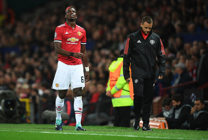 M.U sợ Pogba nghỉ thêm 1 tháng: M.U lo sợ rằng Paul Pogba sẽ không trở lại thi đấu cho đến giữa tháng 11. Theo Telegraph, “Quỷ đỏ” đã nhờ sự tư vấn từ một chuyên gia hàng đầu về chấn thương rách cơ người Scandinavia, Pogba đã ngồi ngoài gần 3 tuần sau khi bị chấn thương gân kheo trong trận thắng Basel tại Champions League. Bây giờ, M.U lo ngại Pogba sẽ bỏ lỡ cuộc đụng độ với Chelsea vào ngày 5/11 và chỉ trở lại cho đến sau đợt nghỉ thi đấu quốc tế.