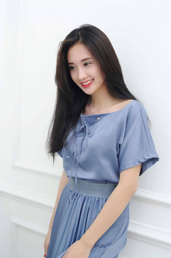 Bảo Bảo tên đầy đủ là Phan Bảo Ngân (1996), sinh ra và lớn lên ở Long Thành (Đồng Nai). Hiện người mẫu 9X này đang là sinh viên năm 3 khoa Quan hệ quốc tế trường ĐH Huflit, TP. Hồ Chí Minh.