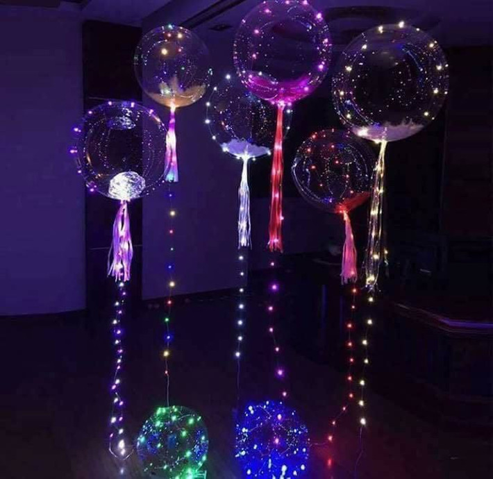 Chính những dây đèn led lung linh bên trong bóng bay Galaxy đã tạo nên điều đặc biệt cho mặt hàng này và đưa nó trở thành món hàng Giáng sinh được nhiều bạn trẻ tìm kiếm.