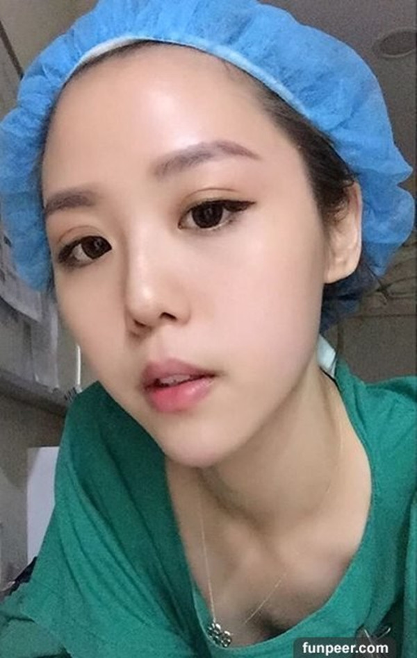 Chùm ảnh miêu tả 50 sắc thái hỉ, nộ, ái, ố của cô nữ y tá Trung Quốc này được nhiều dân mạng quan tâm. Danh tính của cô nàng này cũng nhanh chóng được nhiều người tìm kiếm.