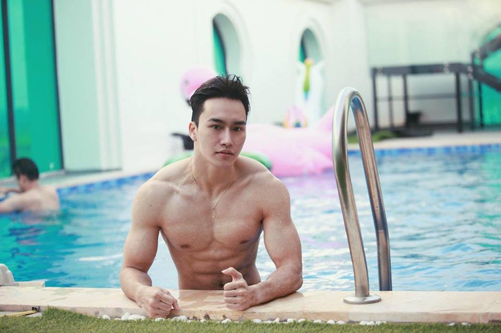 Cũng chính nhờ có lợi thế ngoại hình nên khi mới vào nghề, Ngọc Minh gây được rất nhiều sự chú ý bằng kỹ năng dance cùng body đẹp.