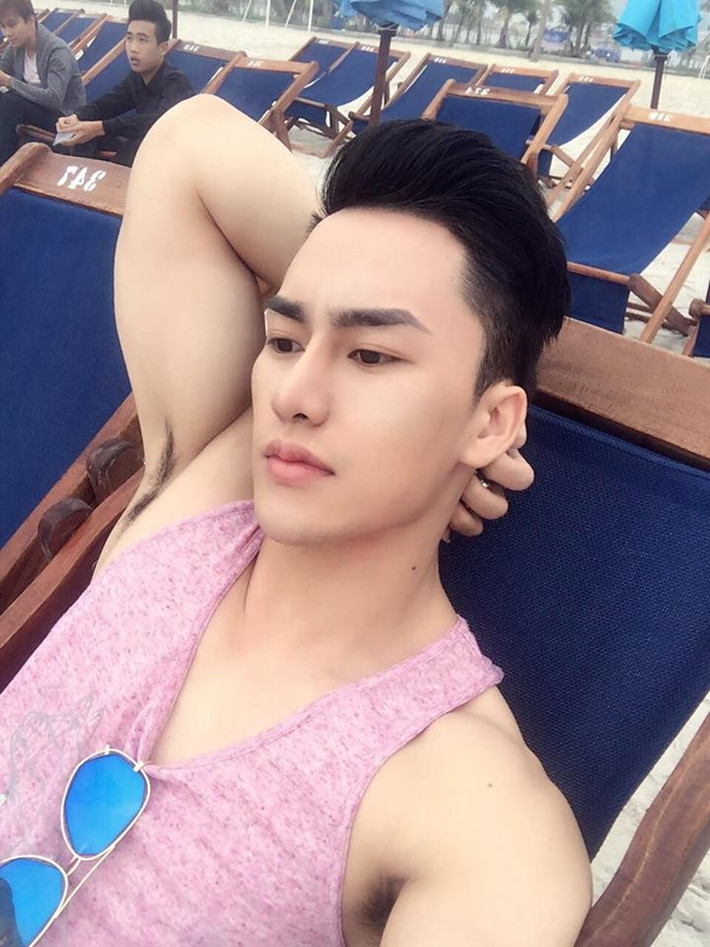Theo chia sẻ của Ngọc Minh, lịch diễn đều đặn tại các quán bar và club cũng đem lại cho anh một mức thu nhập ổn định khoảng 15- 20 triệu mỗi tháng. Ảnh trong bài: FBNV.