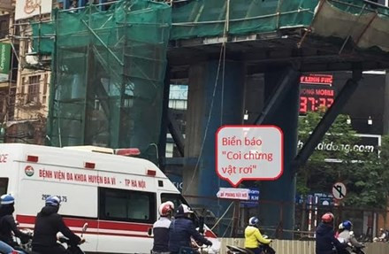 Một thạc sỹ chuyên về giám sát thi công dự án giao thông dẫn Quy chuẩn 41:2016 về biển báo hiệu giao thông hiện hành cho thấy, biển báo này không có trong hệ thống biển cảnh báo nguy hiểm chính thức (chỉ có biển báo tương tự như biển báo công trường, biển báo đá lở).