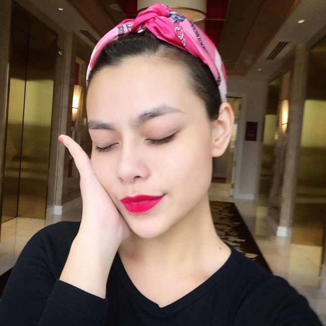 Theo nhiều người nhận xét, Ý Nhi là "bản sao hoàn hảo nhất" của ca sĩ Hồ Ngọc Hà từ trước tới nay. Từ bé đến lớn, nhiều người đã nói Ý Nhi giống Hà Hồ. Thậm chí, mọi người còn hỏi cô có phải là bà con họ hàng của nữ ca sĩ sinh năm 1984 hay không.