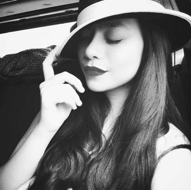 Mới đây, cộng đồng mạng lại bất ngờ khi lại phát hiện ra " Em gái Hà Hồ" khi có khuôn mặt cực giống với bản chính. Đó là Nguyễn Ý Nhi sinh năm 1994 sinh sống tại TP. Hồ Chí Minh.