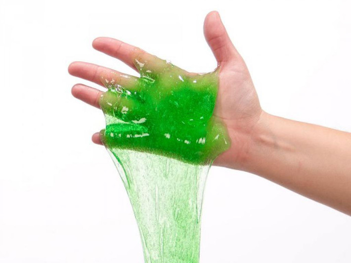 Slime, còn được gọi là "chất nhờn ma quái" vì cảm giác kỳ lạ khi bạn sờ vào chất liệu này – vừa mềm, vừa ướt như thạch nhưng luôn trong trạng thái một khối dẻo dễ tạo hình.