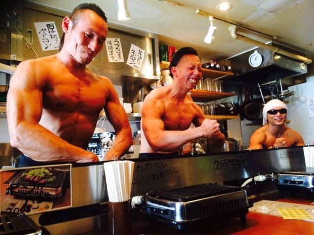 Theo thông tin từ Japantimes, lượng khách hàng đến với Macho 29 đã tăng đột biến khi có các nhân viên phục vụ cơ bắp. Không chỉ có những khách hàng nữ đi đơn mà còn có các cặp đôi tới đây để khám phá sự đặc biệt của nhà hàng.