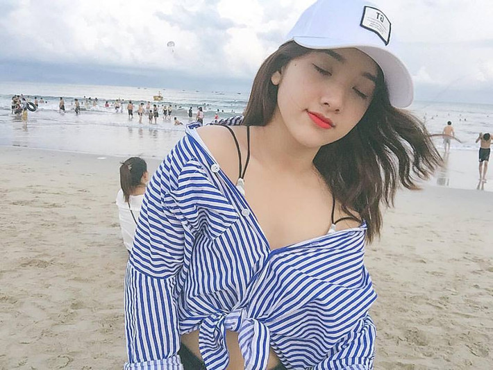 Mất cha từ sớm, Gia Linh chịu nhiều thiệt thòi và cảm thấy tự ti với chúng bạn. Kỉ niệm đáng nhớ nhất cuộc đời mà cho đến bây giờ nhớ lại hot girl 9X Phú Yên này vẫn nhớ mãi đó là một lần bồng bột, thiếu suy nghĩ khi cho xấu hổ với bạn bè vì có mẹ ngồi lê la bán hàng ngoài chợ.