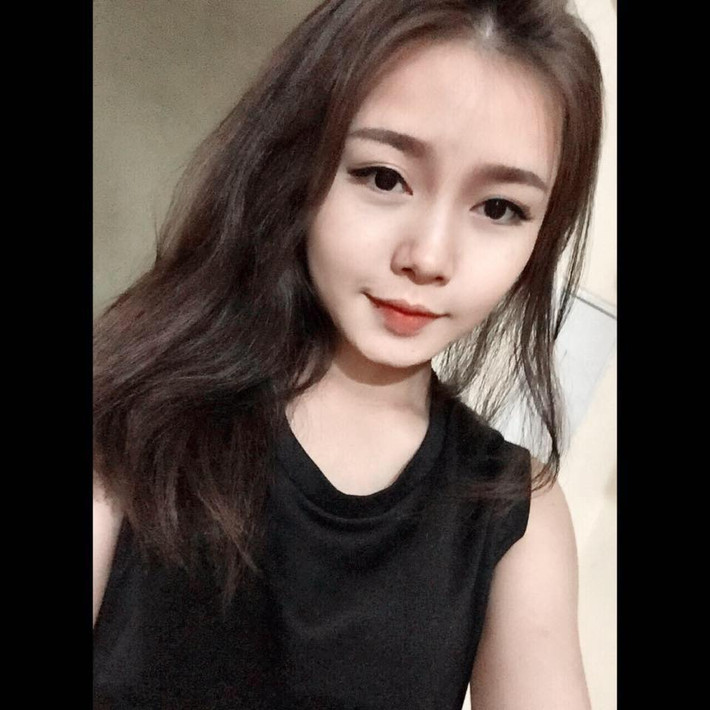 Sau một thời gian tìm kiếm, " hot girl ảnh thẻ" mới nổi đã được dân mạng tìm ra, đó là Nguyễn Thị Thanh Nga, sinh năm 1999, hiện tại cô nàng vừa đỗ trường đại học kinh tế và quản trị kinh doanh tại Thái Nguyên.
