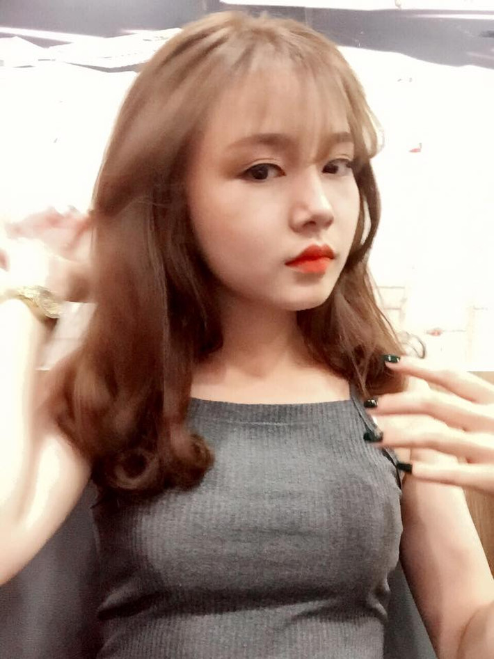 Tuy nhiên, tin buồn cho chàng trai đang tìm kiếm Thanh Nga đó là cô nàng hiện tại đã có người yêu và cả hai cực kì tình cảm với nhau.