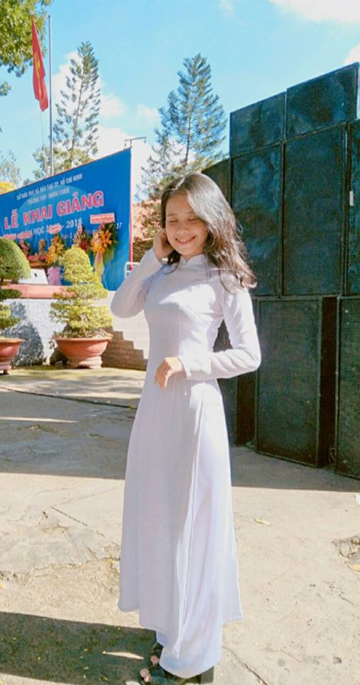 Ca sĩ thần tượng ở Việt Nam mà Hồng Anh thần tượng đó là cô Thu Minh, anh Sơn Tùng M-TP, anh Phúc Bồ và chị Đông Nhi. Ở ngoài nước, cô nữ sinh lớp 11 này hâm mộ ca sĩ Hyuna và IU ở Hàn quốc, Âu - Mỹ thì Demi Lovato, Jessie J, Katy Perry và Charlie Puth. Ảnh sử dụng trong bài: FBNV.