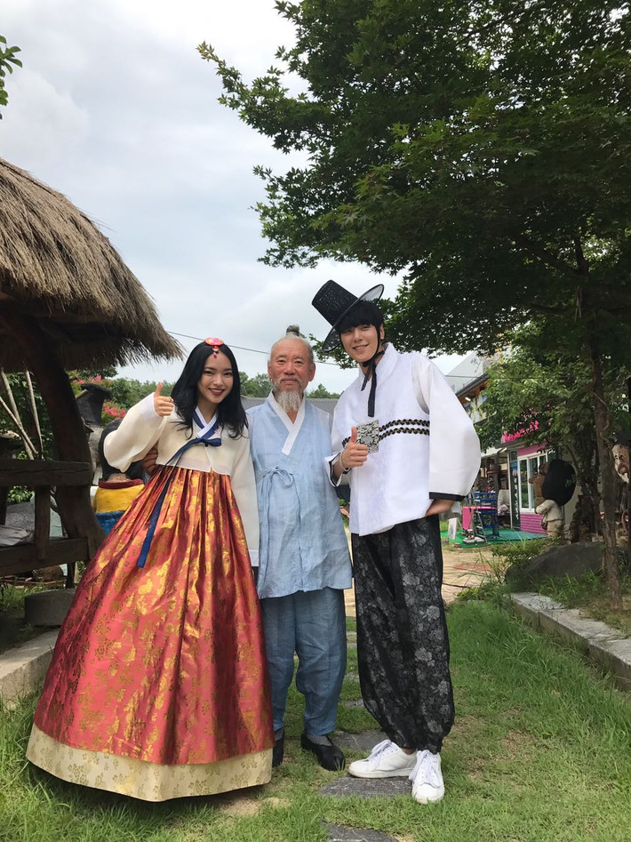 Châu Bùi (Chou Chou) xuất hiện như một cơn gió lạ và đặc biệt. Châu sở hữu một nét đẹp độc đáo, có phần quyến rũ khó cưỡng.