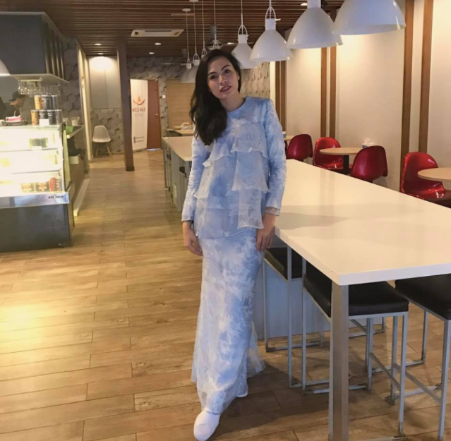 Sở hữu gương mặt ưa nhìn, có phần sắc sảo cùng thân hình cao ráo và thon gọn, nữ cảnh sát phục vụ SEA Games 29 trên đã trở thành tâm điểm tìm kiếm của cộng đồng mạng những ngày qua.