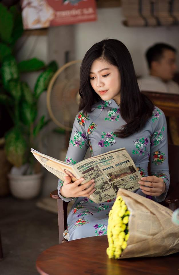 Chiếc áo dài truyền thống luôn mang đến vẻ đẹp cho người phụ nữ Việt và với những bộ áo dài theo phong cách "Cô ba Sài Gòn" các bạn trẻ đã đưa cộng đồng mạng về với những ngày xưa cũ.