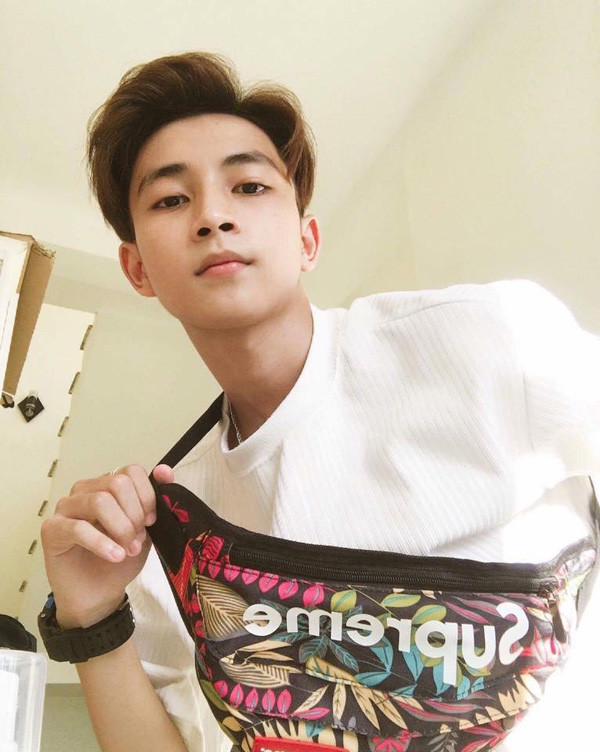 Thời gian vừa qua, những phiên bản mạng xã hội dạng video đang trở nên thịnh hành trên nền tảng của smartphone. Ngoài tính năng dễ dùng, nhiều ứng dụng... giúp giới trẻ thoải mái "sống ảo", những ứng dụng này còn trở là nơi giúp dân mạng tìm được thêm nhiều gương mặt trẻ ấn tượng. Mới đây một nam sinh Đà Nẵng đẹp trai, tài năng cũng được dân tình phát hiện thông qua một ứng dụng mạng xã hội video mới nổi.