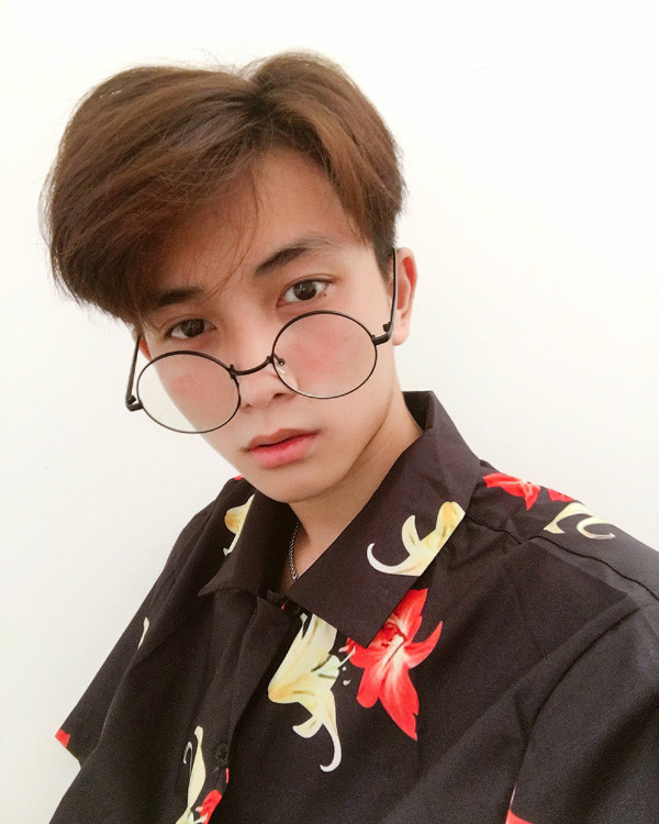 Hiện tại Minh Hoàn đang theo học ngành du lịch nên trong tương lai, cậu bạn hi vọng sẽ tìm được công việc thích hợp liên quan đến du lịch.