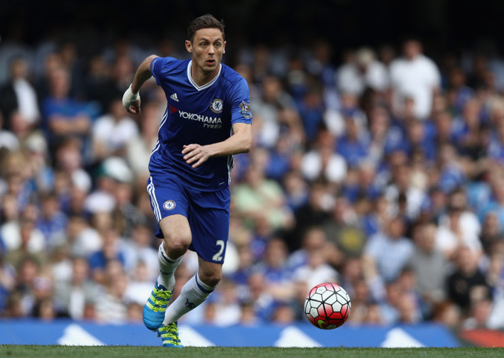 Matic muốn về với đội của Mourinho: Tương lai của Nemanja Matic tại Stamford Bridge đang bị đe dọa khi Chelsea đang làm tất cả để có được sự phục vụ của Tiemoue Bakayoko từ Monaco. The Blues dự định chi tới 42 triệu bảng để nhanh chóng kích hoạt ‘bom tấn’ này. Bởi vậy, theo nguồn tin thân cận từ Manchester Evening News, Matic muốn tái ngộ với Jose Mourinho tại M.U. Ảnh: Goal