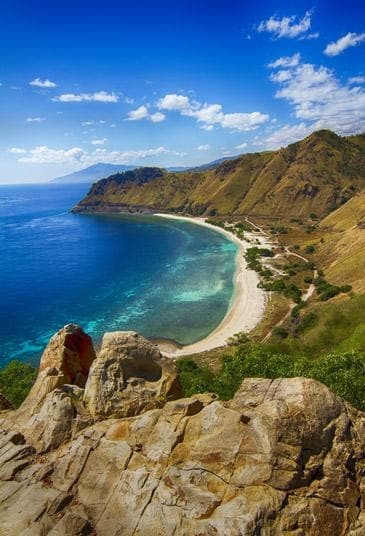 Đông Timor – châu Á (60.000): Chỉ với 60.000 du khách mỗi năm, đây là đất nước ít được ghé thăm nhất Châu Á. Nửa phía Đông của đảo Timor được bao quanh bởi những rạn san hô ngầm, còn phía trong là rừng núi nguyên sinh, khiến nơi đây trở thành địa điểm lý tưởng cho những người ưa thám hiểm, lặn và đi bộ đường dài.